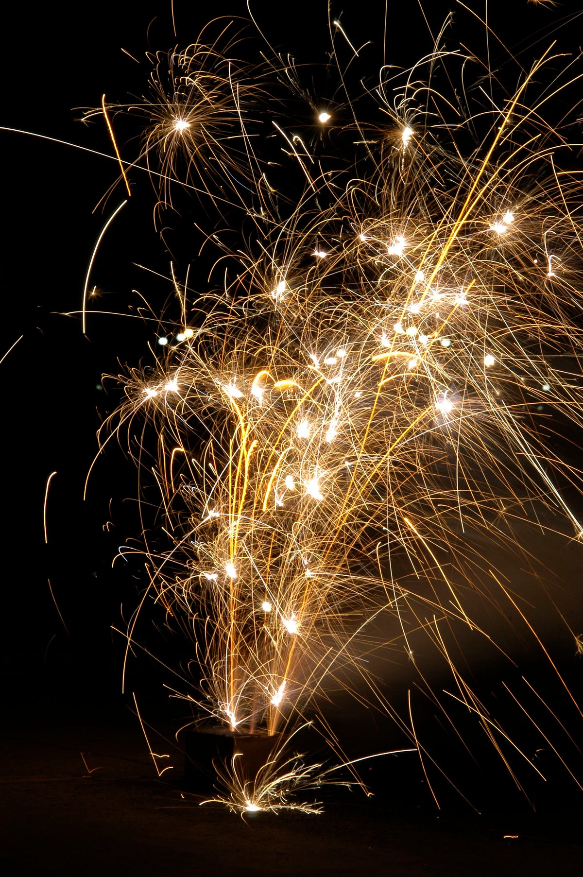 Fireeworks Individual New For 2024 - Goldy Locks Conic Fountain by Vivid Pyrotechnics — Epic ...