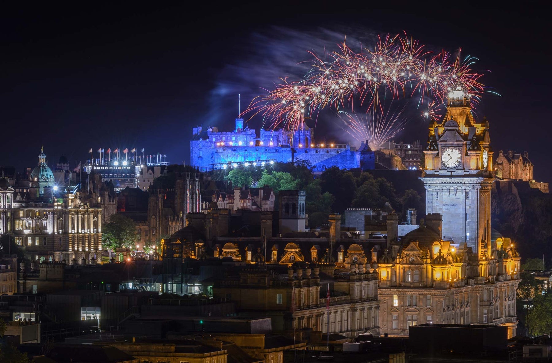 New Year's Eve in Edinburgh: Best Fireworks Viewing Spots and Tips for a Great Night in the City